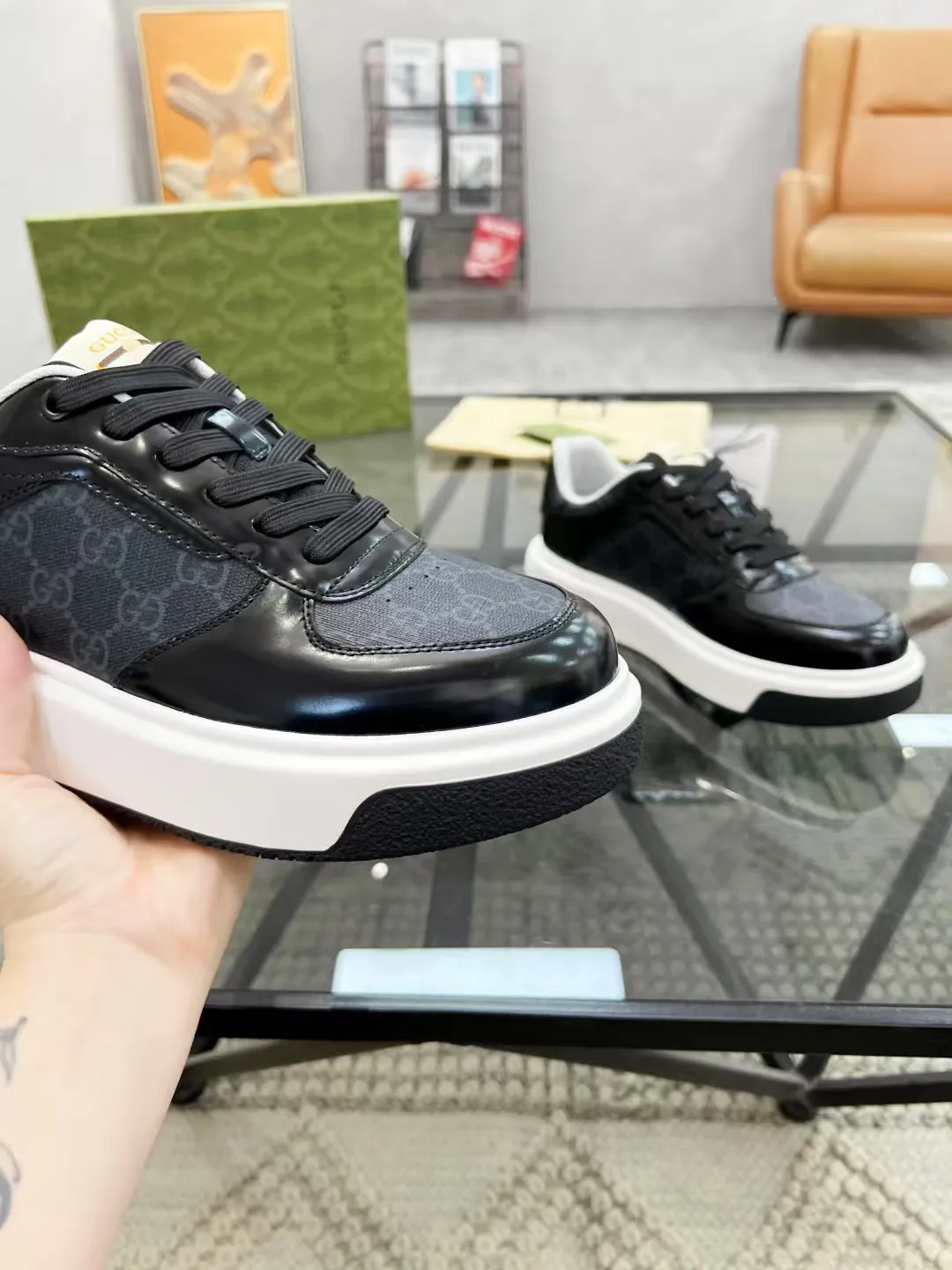 Factory price: 480💰New men's shoes GUCCI [Lightning] latest shoes shipped. Original quality, fashionable, made of special materials, sheepskin lining, brand new packaging. The foot feels super comfortable and the workmanship is impeccable. Size: 38-44, customized 45